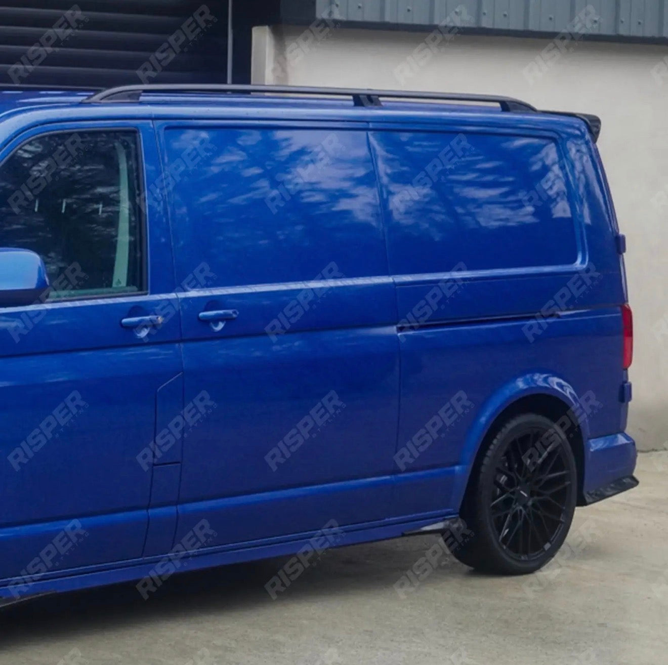 VW T5 – T6 – SHORT WHEELBASE (SWB) ALUMINIUM ROOF BARS IN BLACK