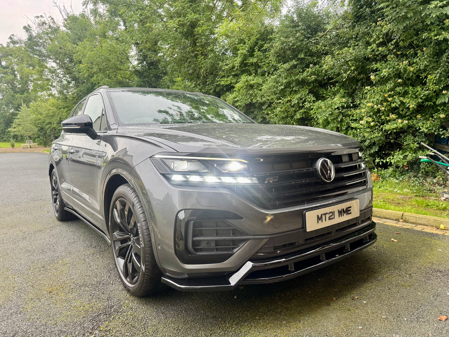 VOLKSWAGEN TOUAREG MK3 PRE FACELIFT R LINE 2018-2023 FRONT SPLITTER IN GLOSS BLACK