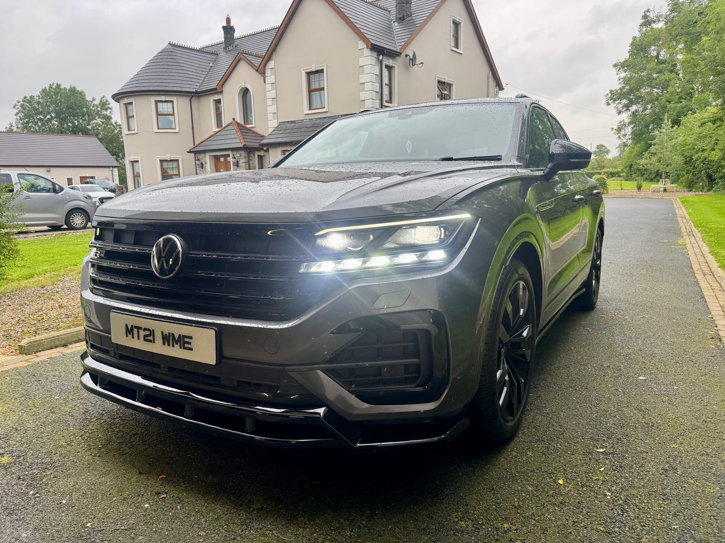 VOLKSWAGEN TOUAREG MK3 PRE FACELIFT R LINE 2018-2023 FRONT SPLITTER IN GLOSS BLACK