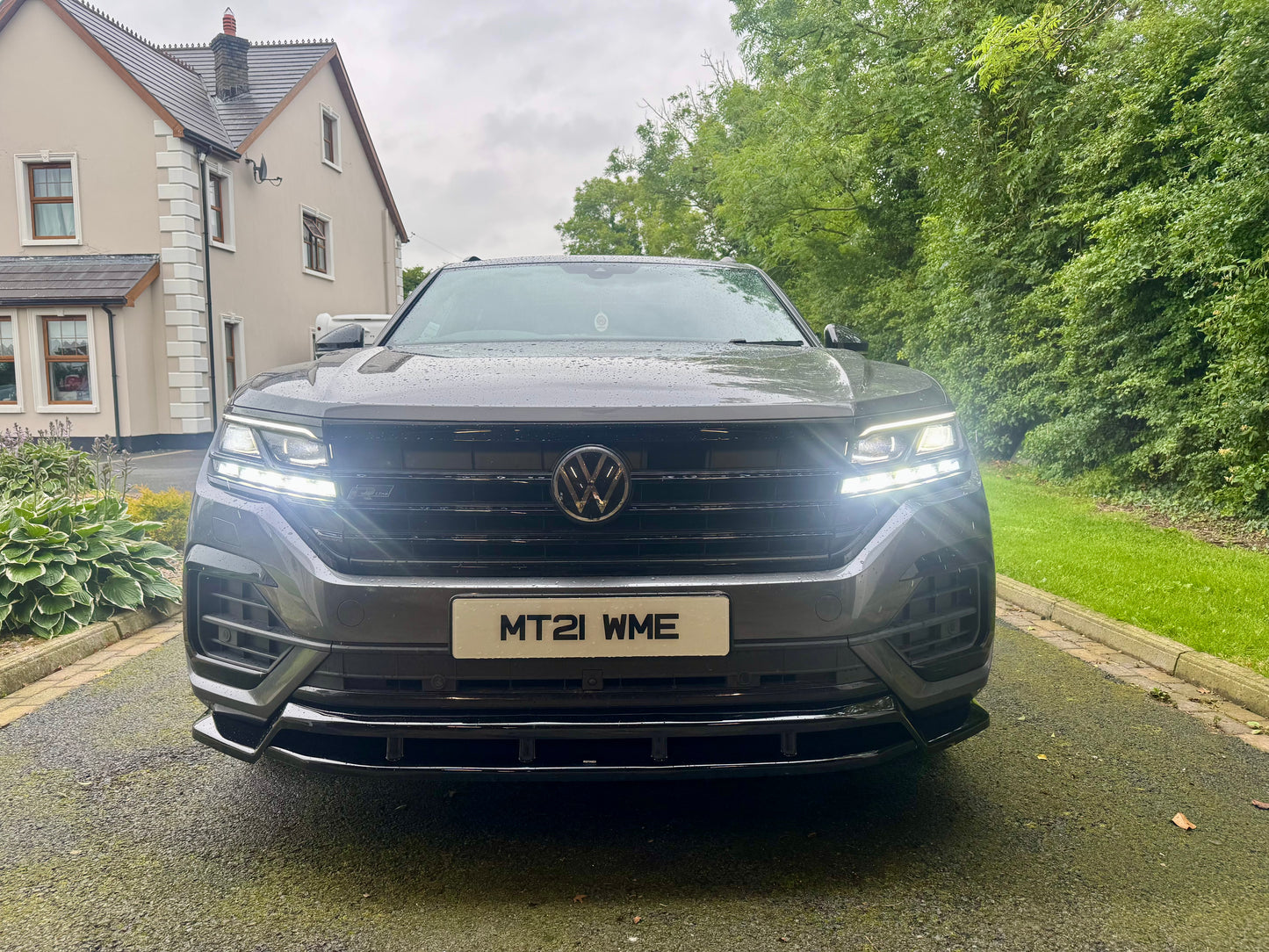 VOLKSWAGEN TOUAREG MK3 PRE FACELIFT R LINE 2018-2023 FRONT SPLITTER IN GLOSS BLACK
