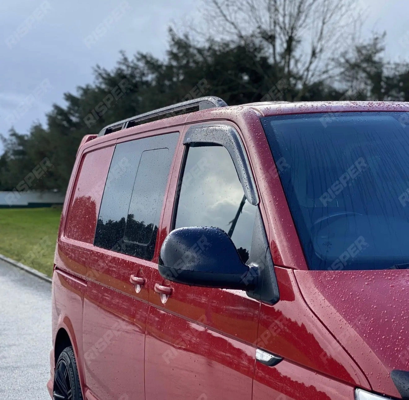 VW T5 – T6 – SHORT WHEELBASE (SWB) ALUMINIUM ROOF BARS IN BLACK