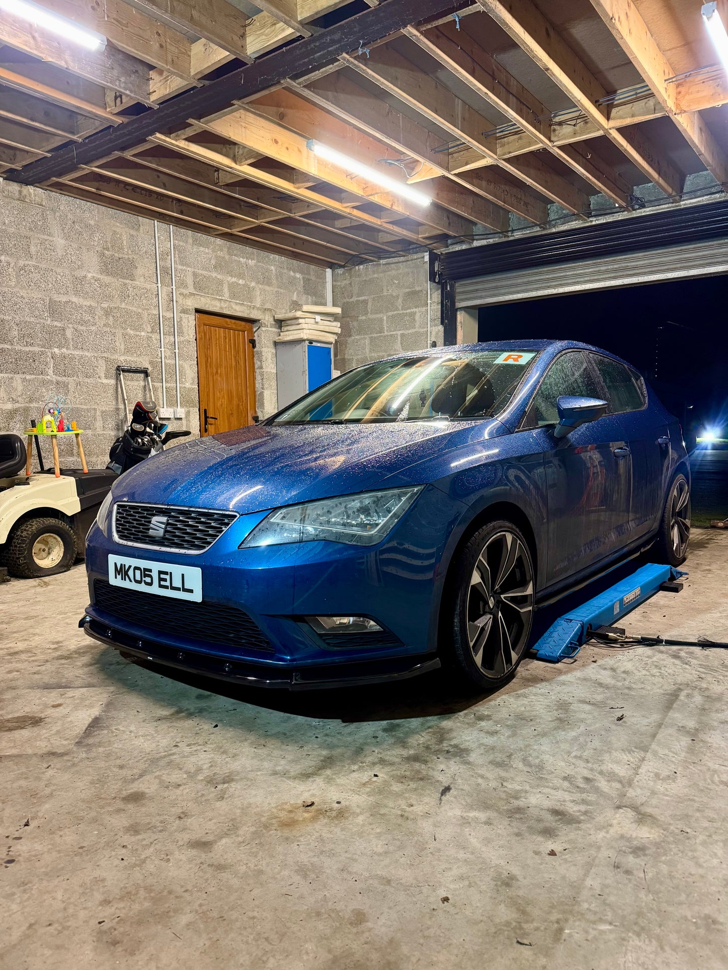 Seat Leon Mk3/3.5 Gloss Black Front Splitter