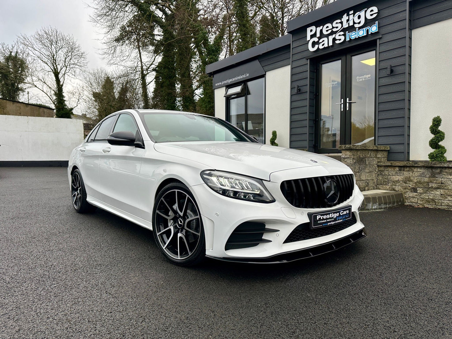 Mercedes C-Class W205 Gloss Black Front Splitter