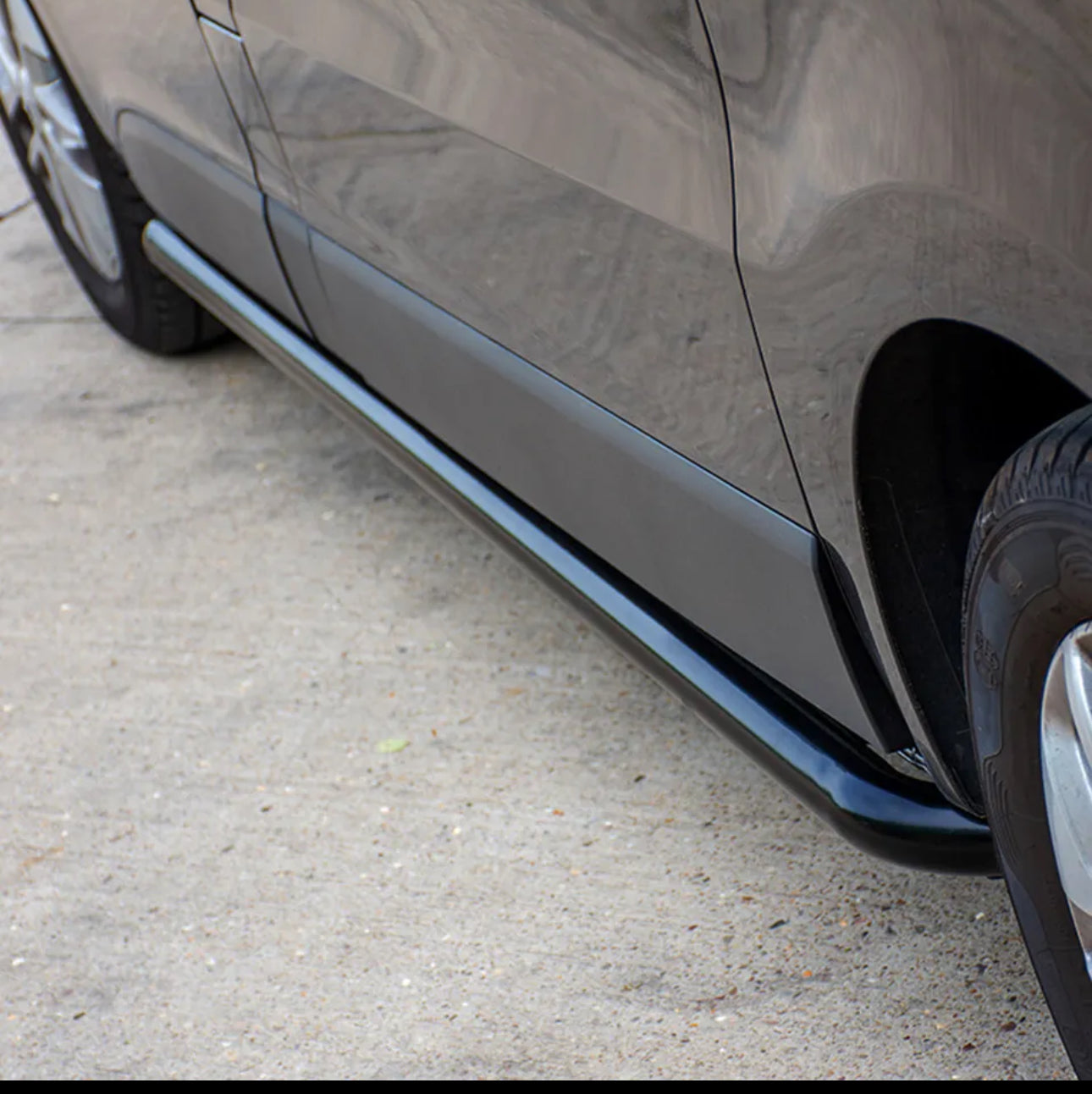 RENAULT TRAFIC - VAUXHALL VIVARO 14> BLACK SPORTLINE SIDE BARS SWB STEEL POWDER COATED BAR