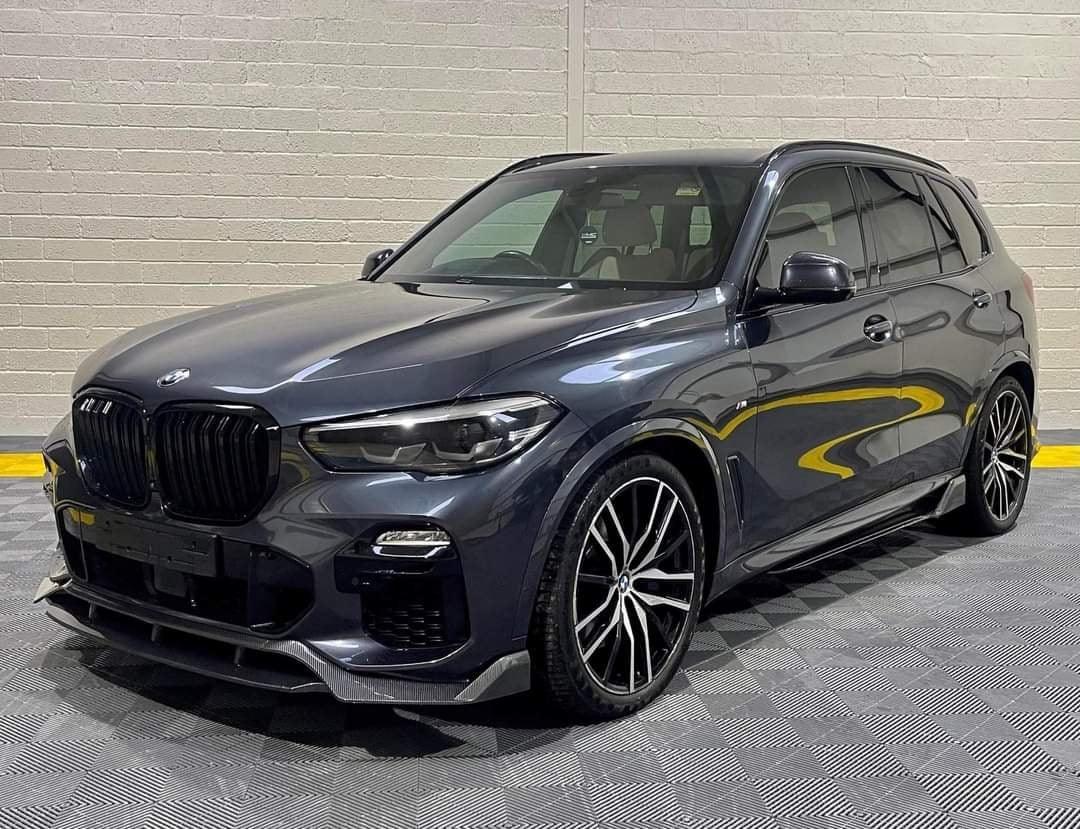 BMW X5 G05 2018+ - Black Knight Front Splitter in Carbon Look