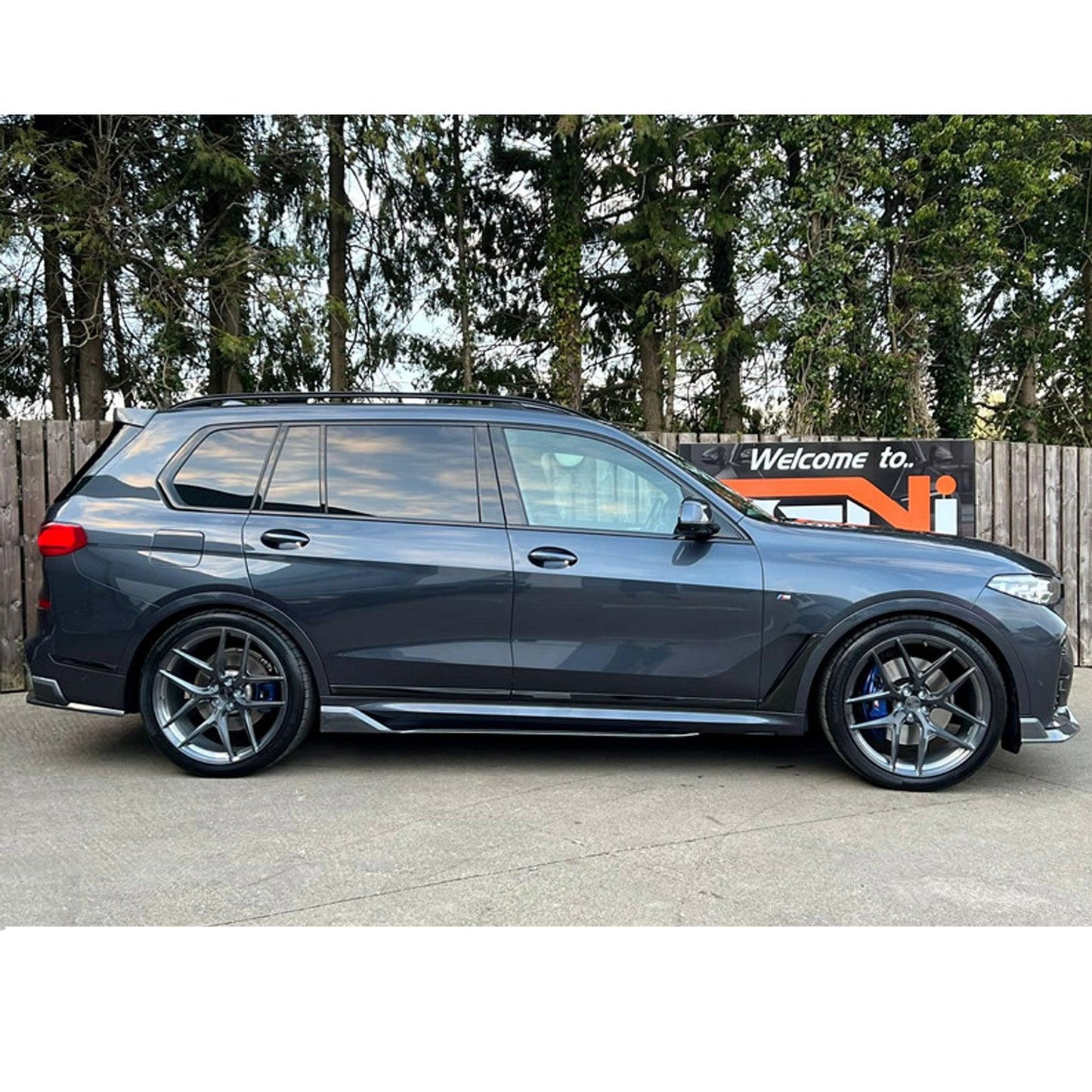 BMW X7 G07 (2018-2022 pre-LCI) Black Knight Aero Kit Carbon Look