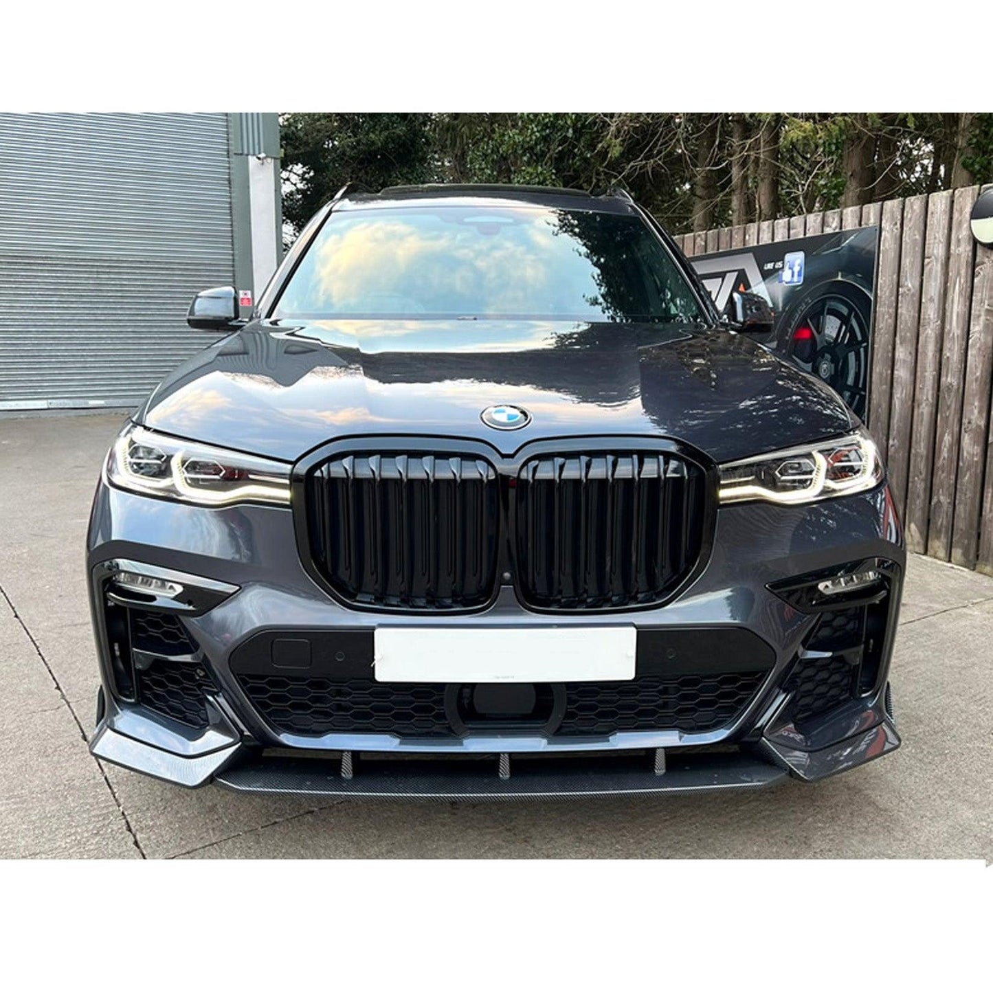 BMW X7 G07 (2018-2022 pre-LCI) Black Knight Aero Kit Carbon Look