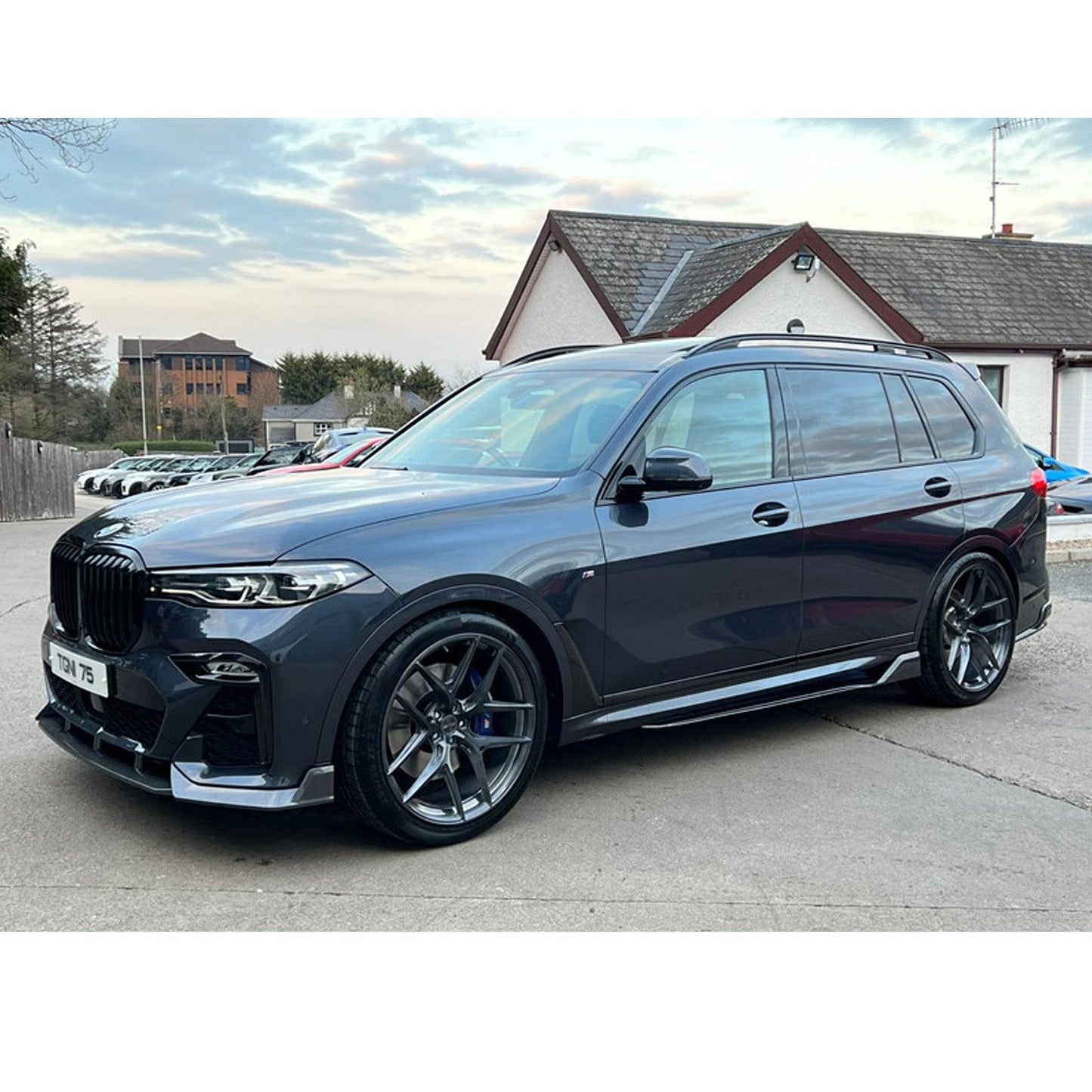 BMW X7 G07 (2018-2022 pre-LCI) Black Knight Aero Kit Carbon Look