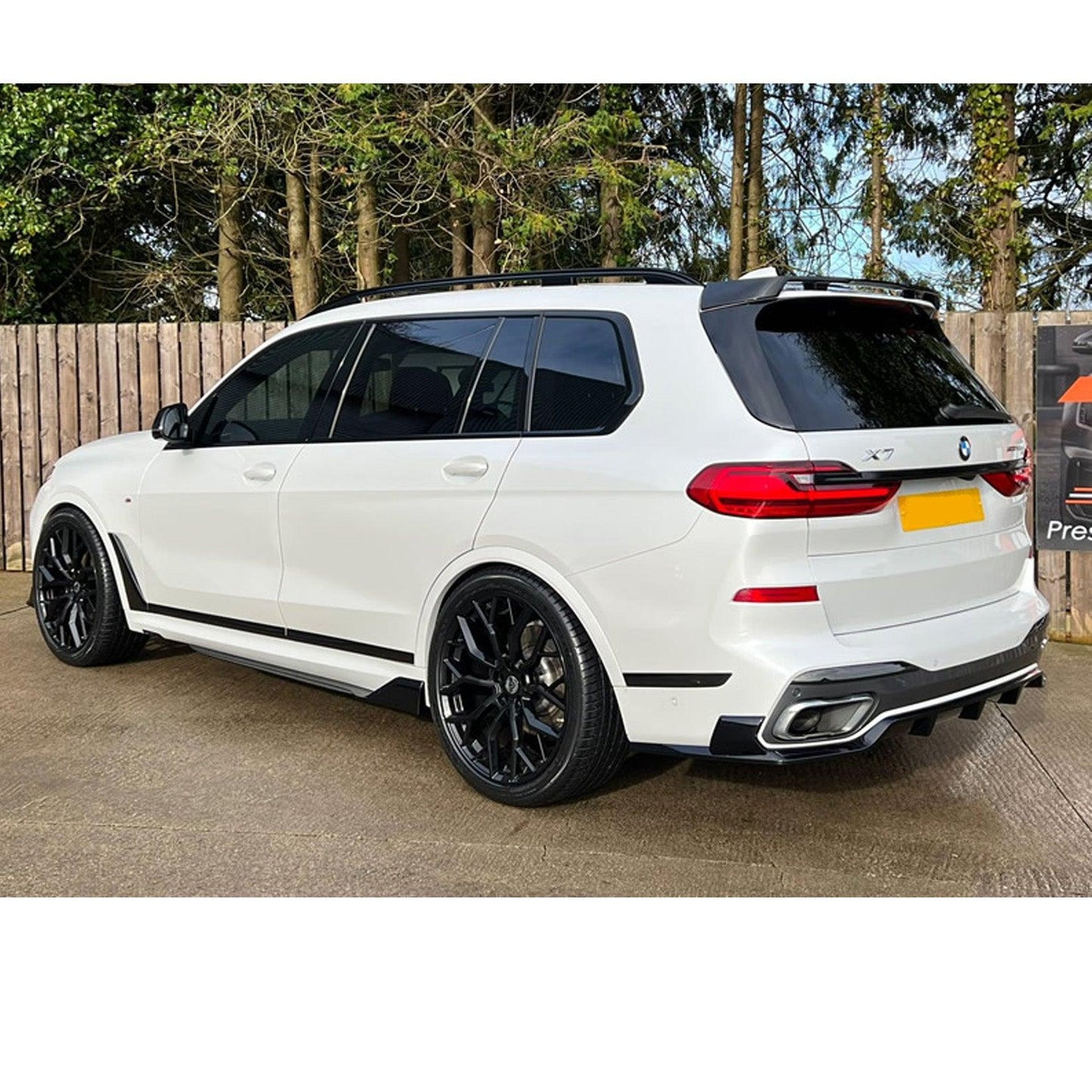 BMW X7 G07 (2018-2022 Pre-LCI) Black Knight Aero Kit in Gloss Black