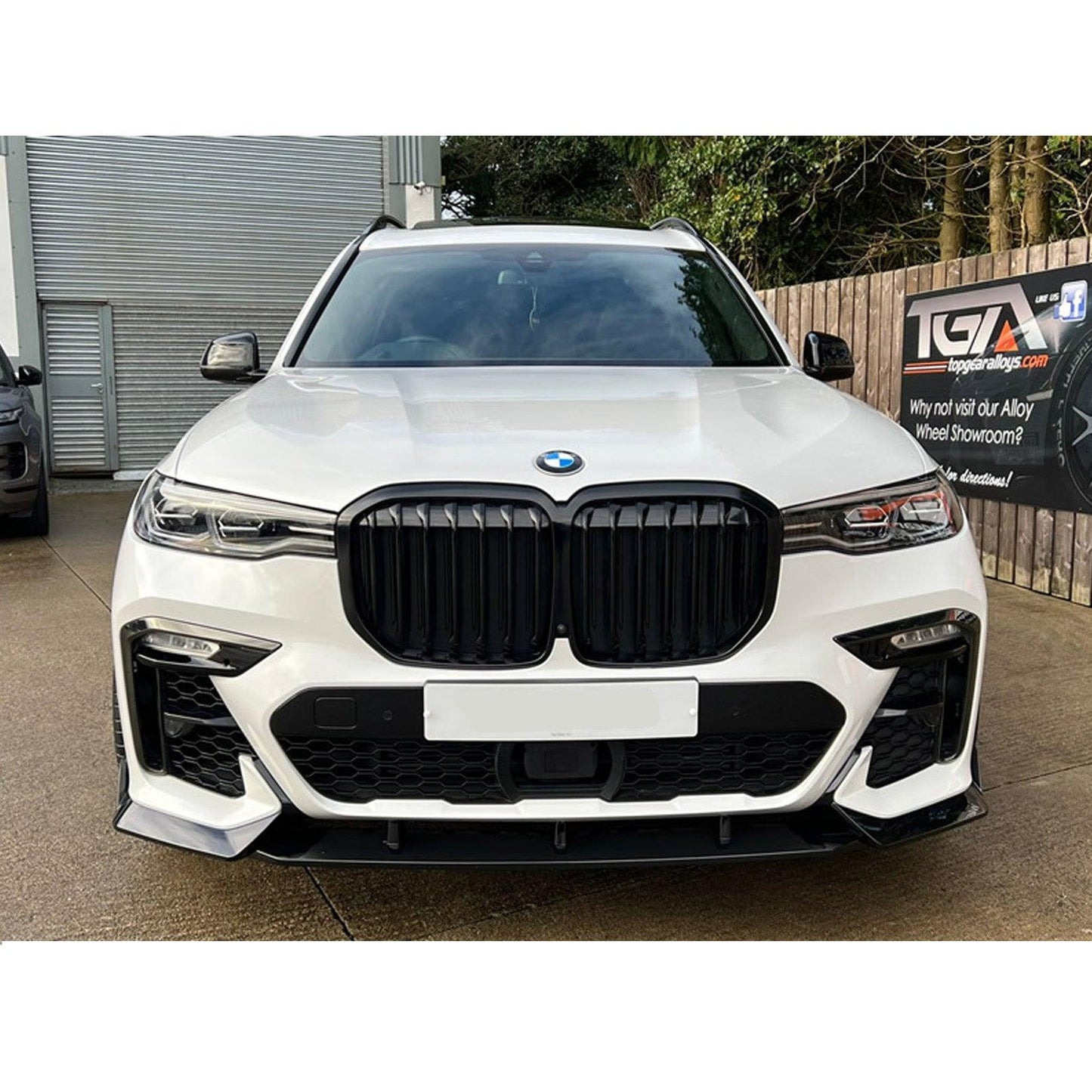 BMW X7 G07 (2018-2022 Pre-LCI) Black Knight Aero Kit in Gloss Black