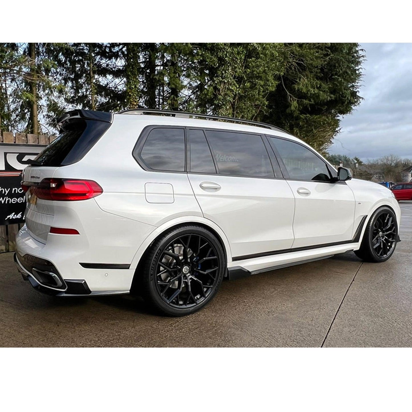 BMW X7 G07 (2018-2022 Pre-LCI) Black Knight Aero Kit in Gloss Black