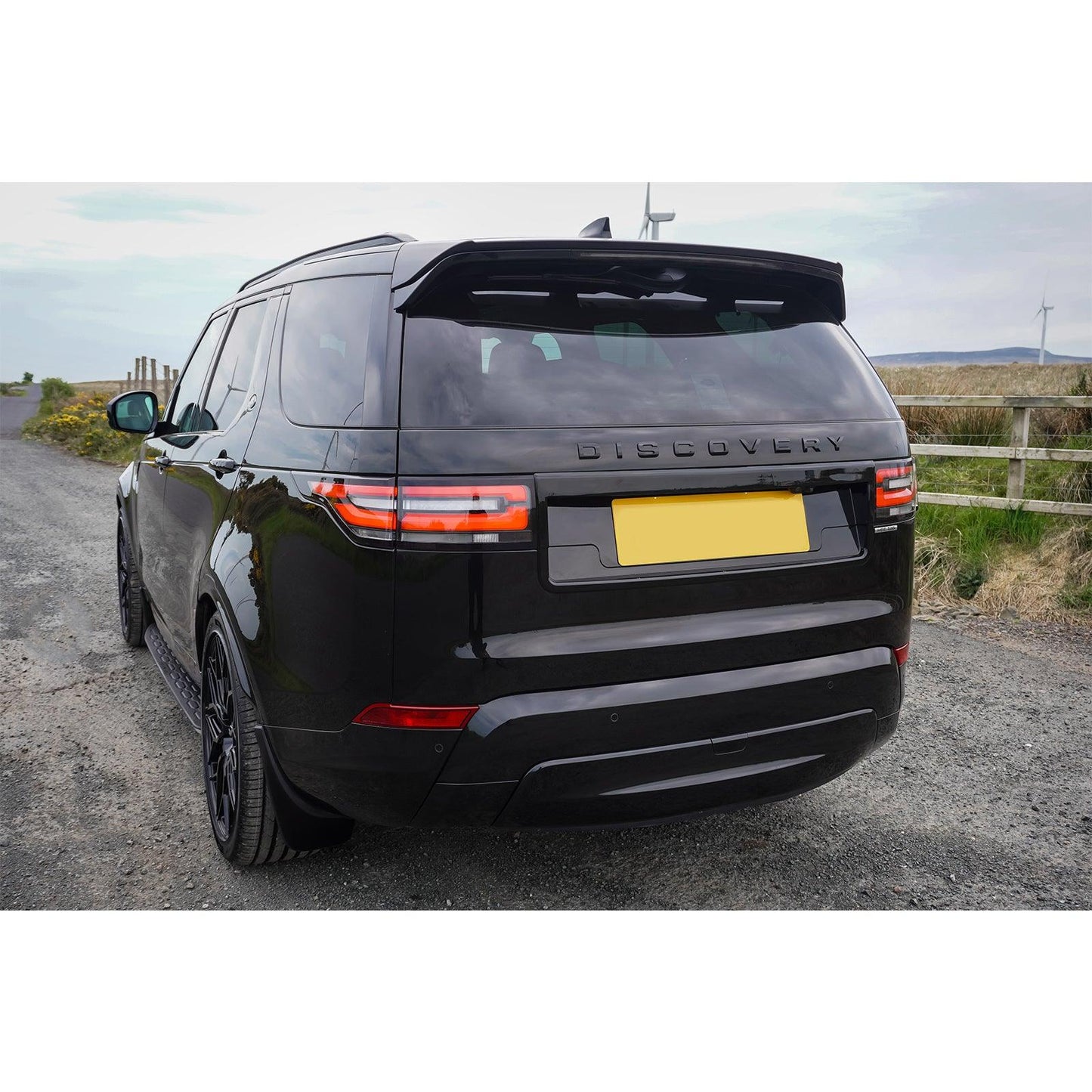 Land Rover Discovery 5 Number Plate Centralisation Kit - Gloss Black